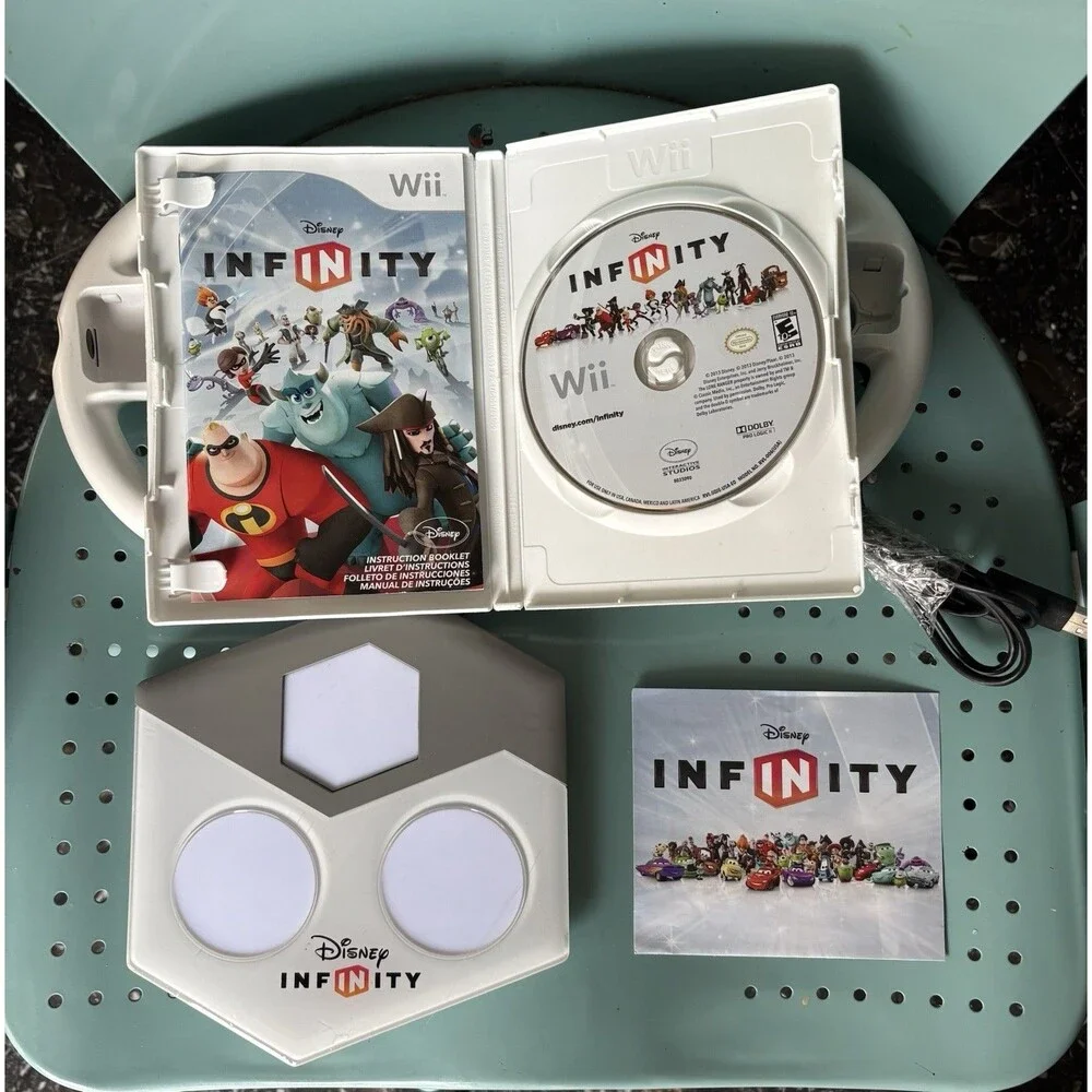 Wii Lot Disney Infinity Game Disc & Infinity Portal Base & 2 Racing Wheels